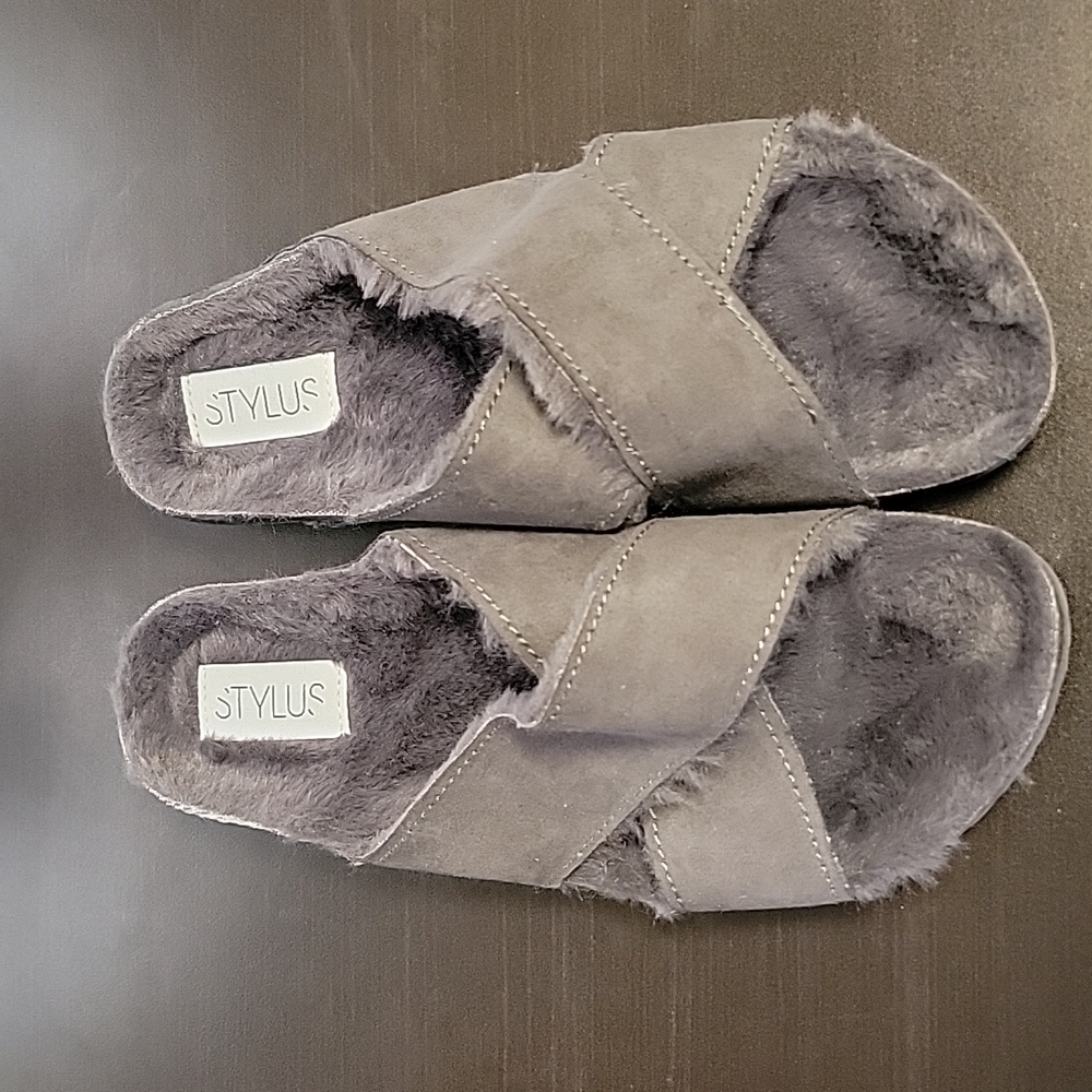 Stylus Fest DK Grey Furry Sandals Slides Womens Size 8 Faux Fur